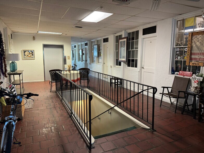 More Photos Of 229 W Venice Ave, Venice General Retail For Sale