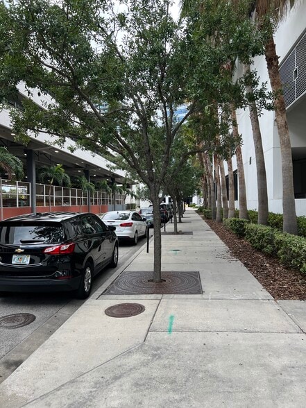 More Photos Of 375-3 S 12th St, Tampa Office For Sale