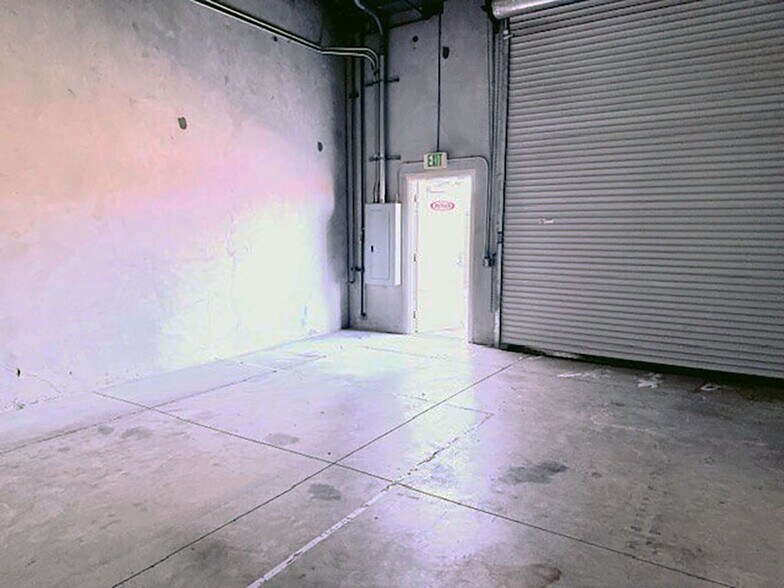 More Photos Of 77980 Wildcat Dr, Palm Desert Warehouse For Lease