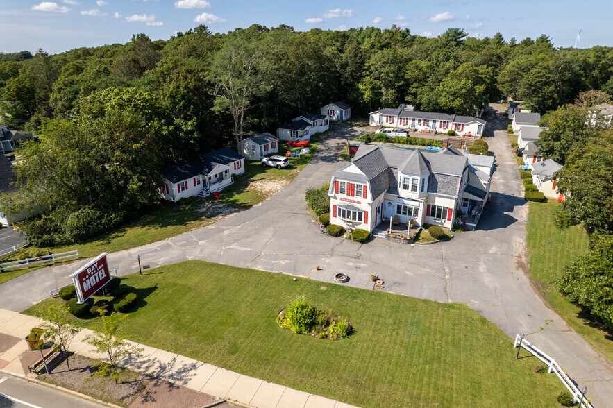 More Photos Of 223 Main St, Buzzards Bay Hotel For Sale
