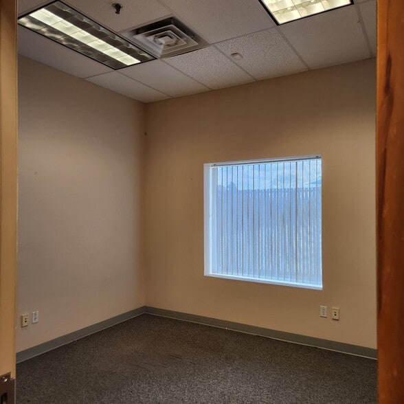 More Photos Of 5300 MacArthur Blvd, Vancouver Office For Lease