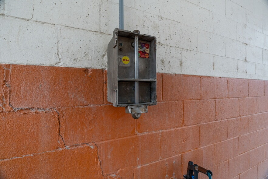 More Photos Of 1620 Keuper Blvd NE, Massillon Carwash For Sale