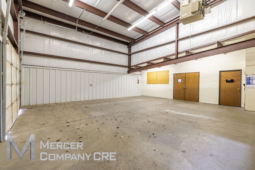 More Photos Of 813 SE 84th St, Oklahoma City Manufacturing For Sale