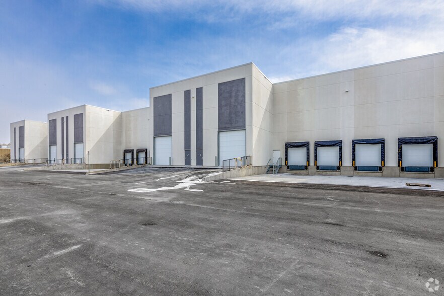 More Photos Of 180-190 Allstate Pky, Markham Distribution For Sale