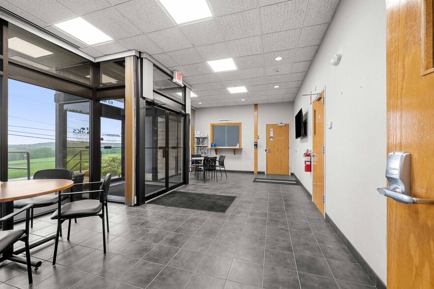 More Photos Of 63 Neck Rd, Haverhill Light Manufacturing For Lease