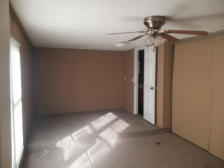 More Photos Of 1-16 Ez Ln, Manchester Manufactured Housing Mobile Home Park For Sale