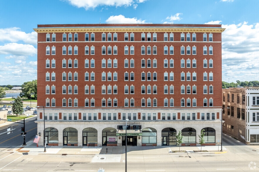 More Photos Of 209 W 5th St, Waterloo Apartments For Lease