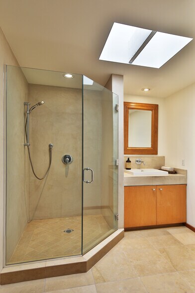 More Photos Of 411 Culver Blvd, Playa Del Rey Office Residential For Sale