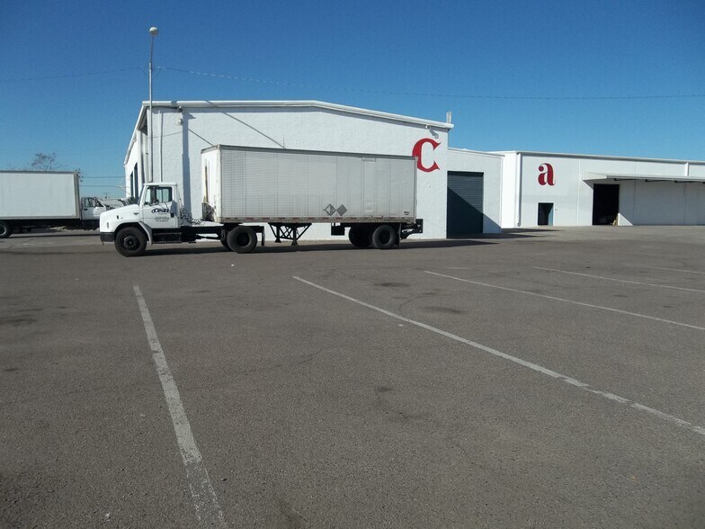 More Photos Of 1315 E Gibson Ln, Phoenix Warehouse For Lease