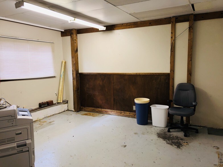 More Photos Of 120-122 W Broadway St, New Lexington Office For Lease