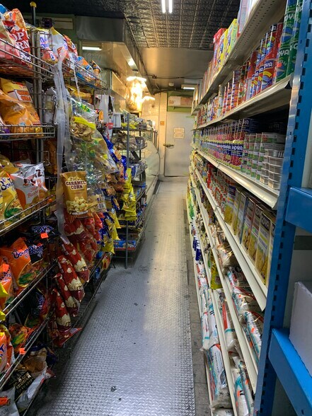 More Photos Of 1697 E New York Ave, Brooklyn Flex For Sale