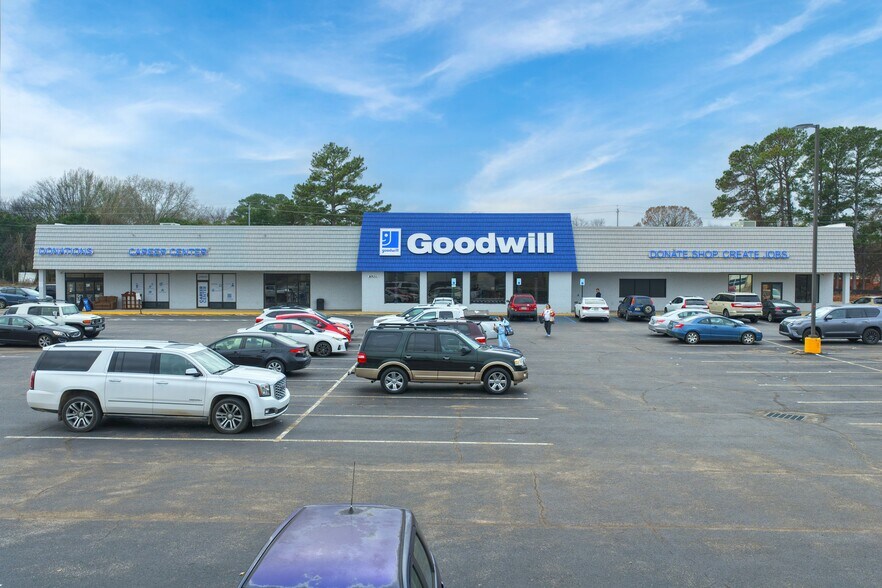 More Photos Of 8920 Memorial Pky, Huntsville General Retail For Sale