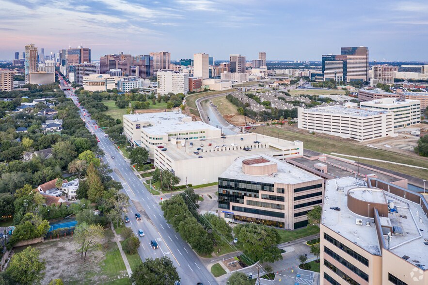 More Photos Of 7515 S Main St, Houston Medical For Lease