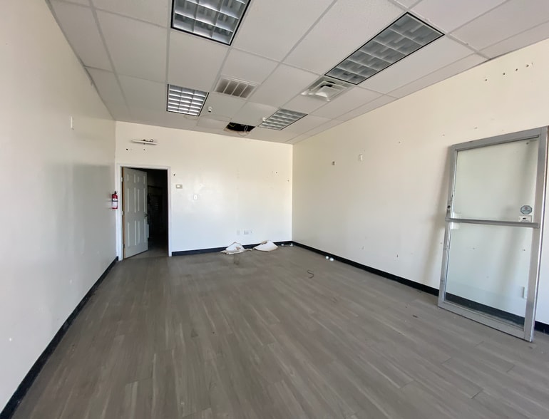 More Photos Of 8108 S Polk St, Dallas Freestanding For Lease