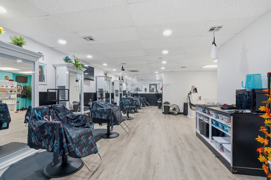 More Photos Of 3227 S Lakewood Ave, Tulsa Office For Sale