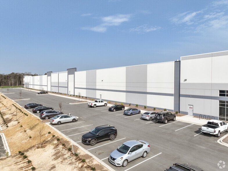 More Photos Of 142 Serviceberry Way, Mooresville Distribution For Lease