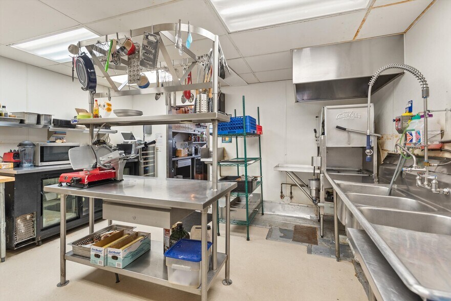 More Photos Of 335 Main St, Carbondale General Retail For Sale