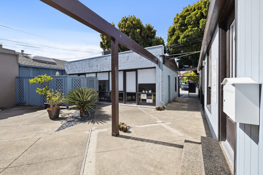 More Photos Of 251 Park Rd, Burlingame Loft Creative Space For Lease