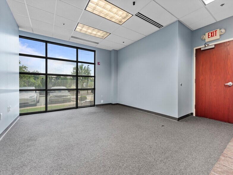 More Photos Of 174 Clarkson Rd, Ballwin Office For Sale