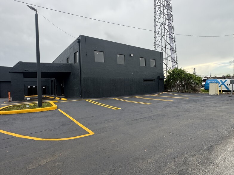 More Photos Of 10401-10409 Quail Roost Dr, Miami Service For Lease