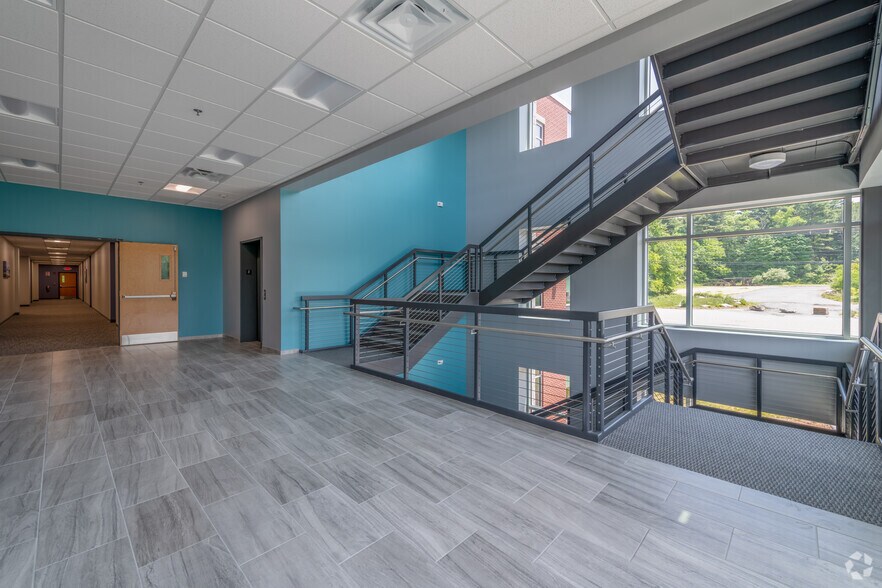 More Photos Of 198 Charlton Rd, Sturbridge Medical For Lease