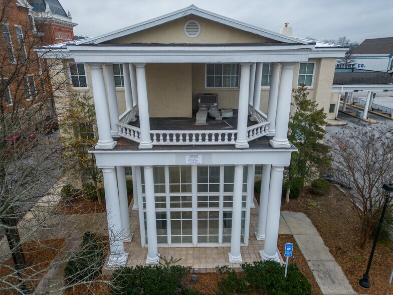 More Photos Of 1134 Clark St, Covington Bank For Lease