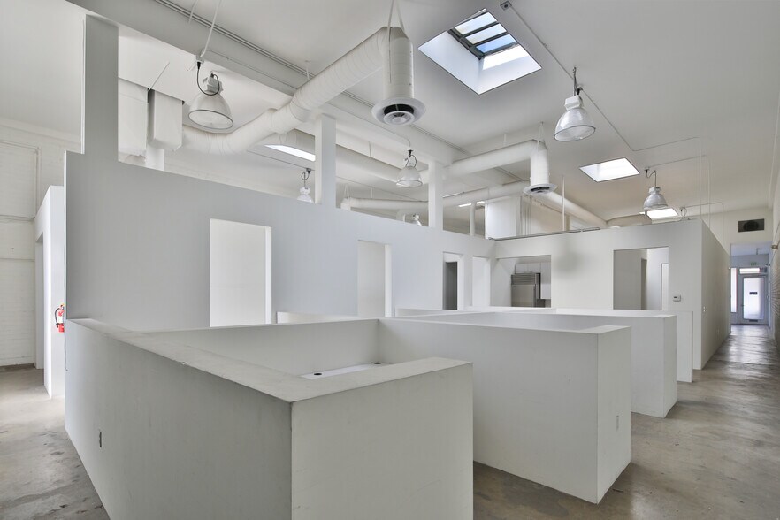 More Photos Of 7960 W 3rd St, Los Angeles Unknown For Lease