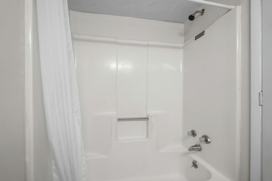 More Photos Of 1901 S Ocean Blvd, Myrtle Beach Hotel For Sale