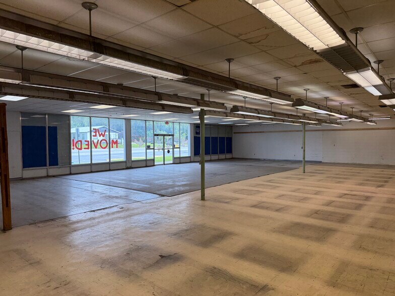 More Photos Of 5920 SE Hames Rd, Belleview Freestanding For Lease