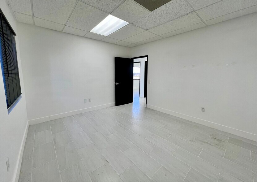 More Photos Of 20550 Townsen Blvd, Humble Office For Sale