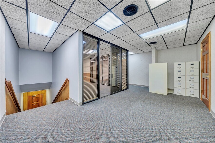 More Photos Of 356-358 Campbell Ave NW, Roanoke Office For Sale
