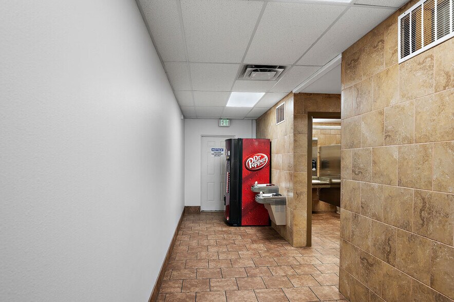 More Photos Of 220-222 W 2nd St, Pueblo Light Manufacturing For Lease