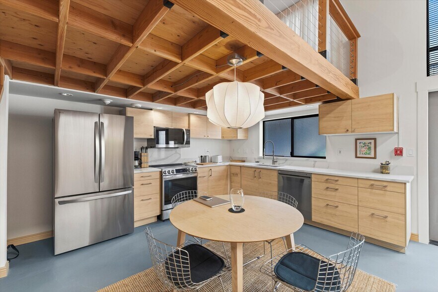 More Photos Of 511 S 1st St, Mount Vernon General Retail For Sale