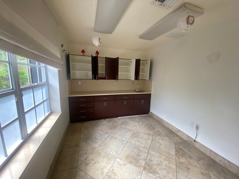 More Photos Of 3080 W Flagler St, Miami Medical For Sale