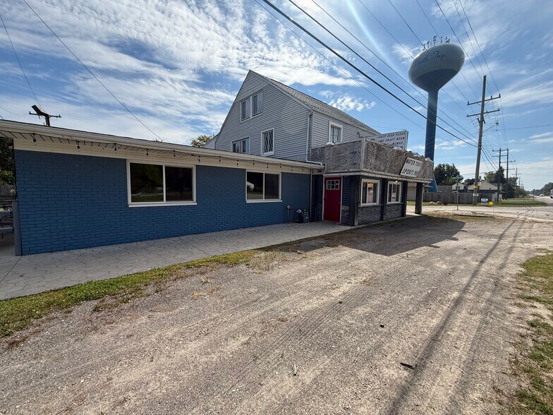 More Photos Of 7245 Lakeshore Rd, Lexington Restaurant For Sale