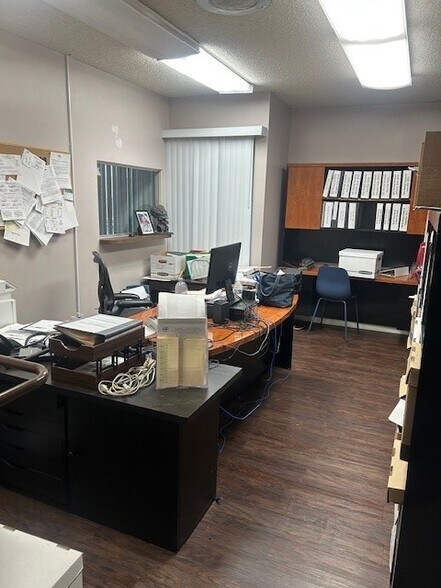 More Photos Of 12424 Gladstone Ave, Sylmar Manufacturing For Lease