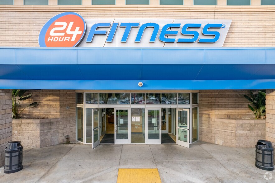 More Photos Of 16920-17296 Slover Ave, Fontana Unknown For Lease