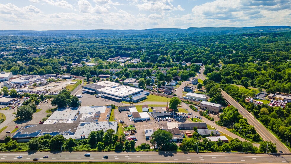More Photos Of 59 Old Broadway E, North Haven Showroom For Sale