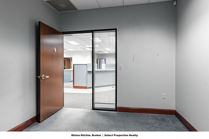 More Photos Of 1397 Elizabeth Pike, Mineral Wells Bank For Lease