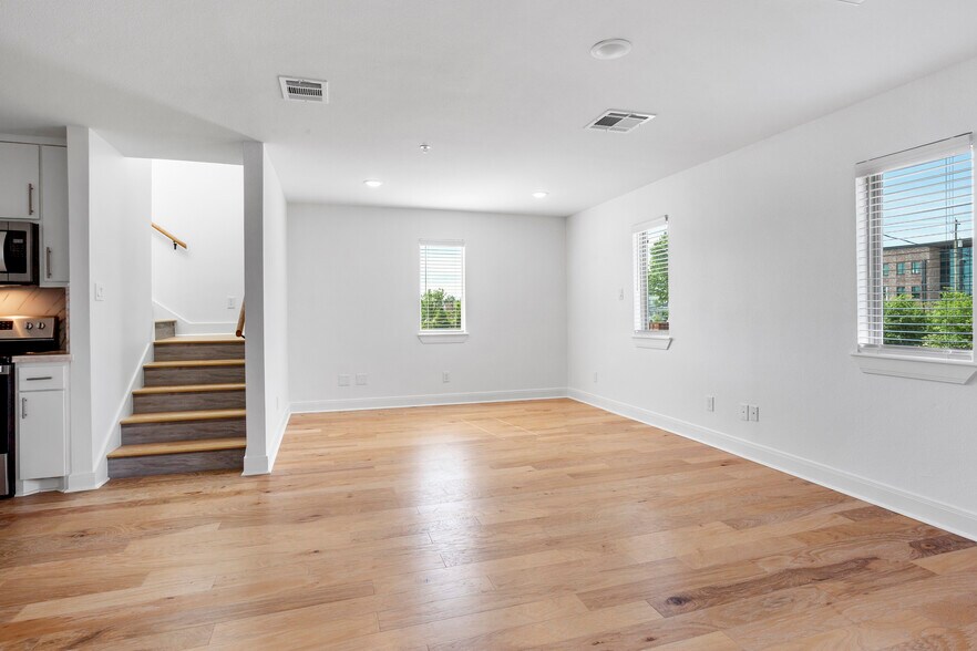 More Photos Of 319 Eastwood St, Houston Apartments For Sale