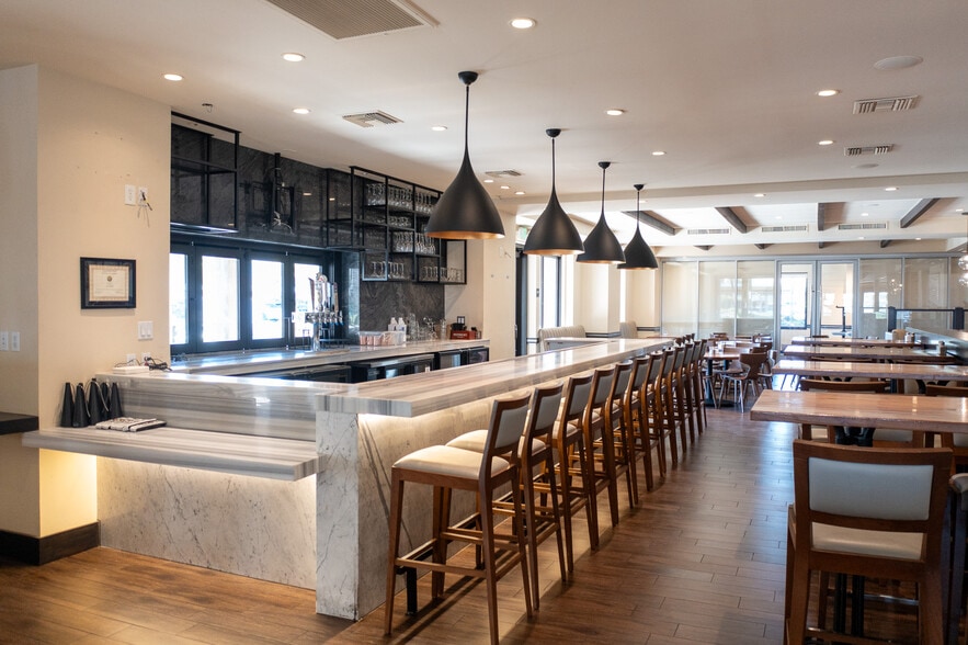 More Photos Of 74225 Highway 111, Palm Desert Restaurant For Lease