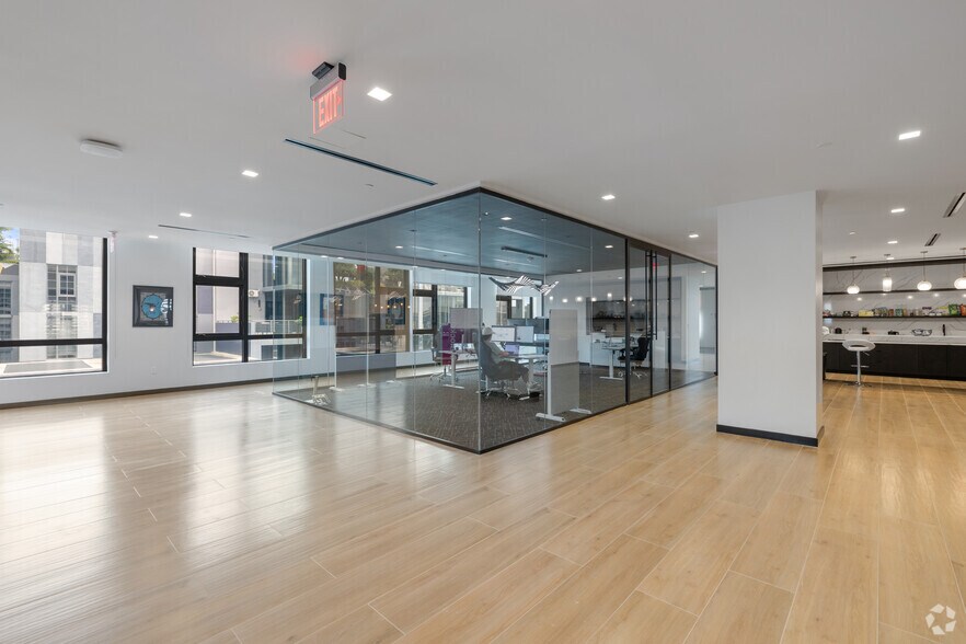 More Photos Of 218 NW 24th St, Miami Office Residential For Lease