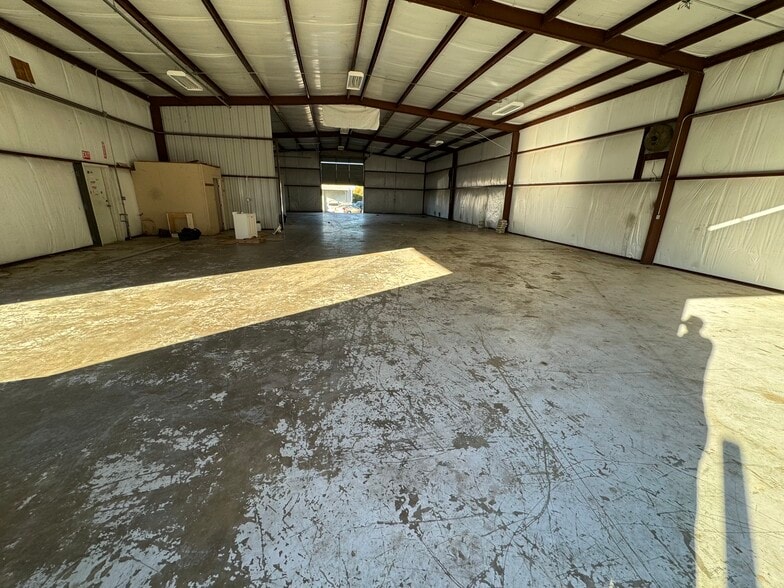 More Photos Of 5160-5172 Lemons Rd, Fort Worth Warehouse For Lease
