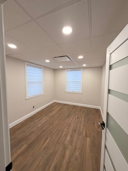 More Photos Of 24 Battle St, Somers Medical For Lease