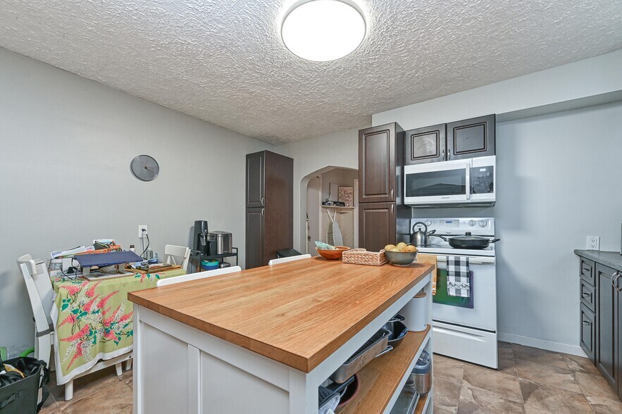 More Photos Of 156 Dagmar Av, Vanier Apartments For Sale