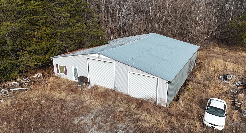 More Photos Of 41 Lakeside Dr, Farmville Warehouse For Sale