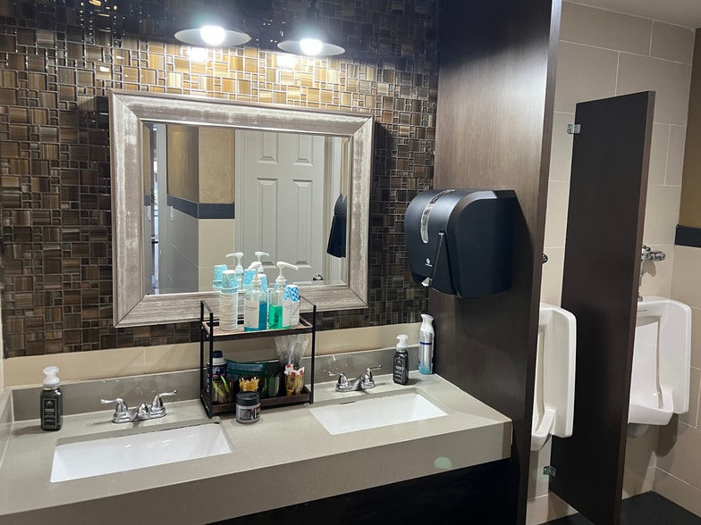 More Photos Of 618 Baca St, Houston Religious Facility For Sale