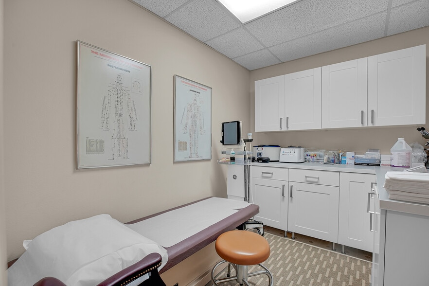 More Photos Of 11030 SW Capitol Hwy, Portland Medical For Lease