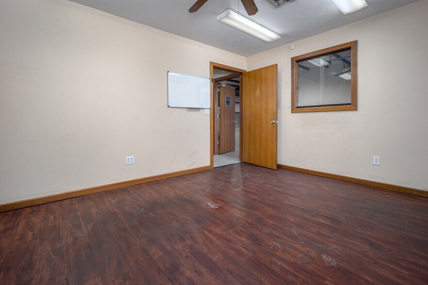 More Photos Of 2756 Broce Dr, Norman Warehouse For Lease