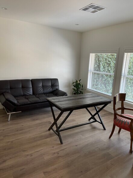 More Photos Of 618-624 N Main St, Santa Ana General Retail For Sale